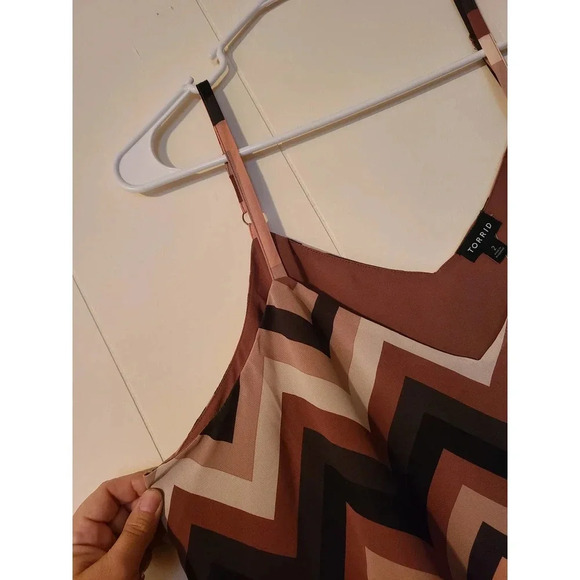 Torrid Sophie Chiffon Double Layer Swing Cami Tank Women 2 Chevron Striped (VA1) - Picture 2 of 5